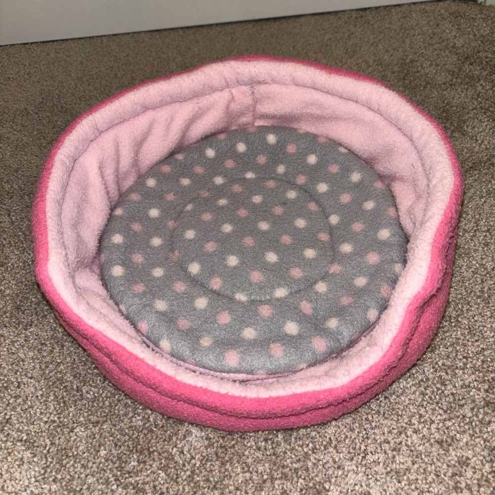 Guinea Pig Fleece Cuddle Cup with 2 Potty Pads